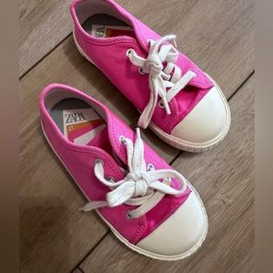 Zara girls pink cotton with ivory lace up sneakers. EUC.